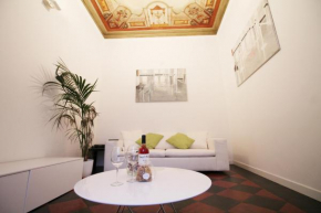 Spanish Steps Art Apartment